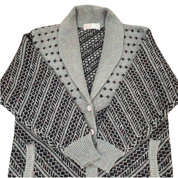Cheung Kee Vintage 100% Wool Knit Cardigan in Gray & Black - Picture 5 of 9